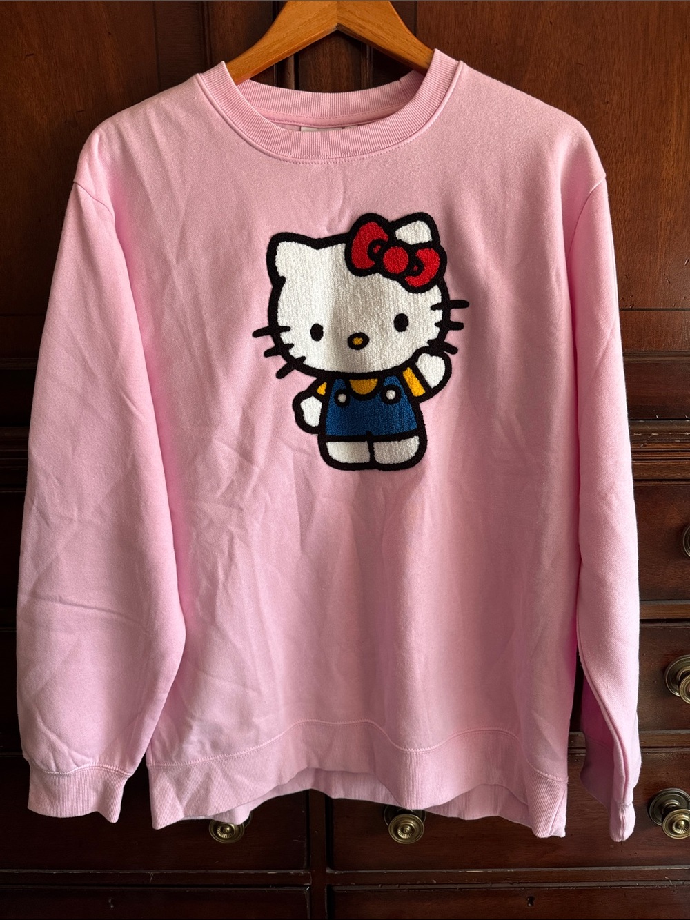 Hello Kitty Women’s Large Pink Crewneck Sweatshirt